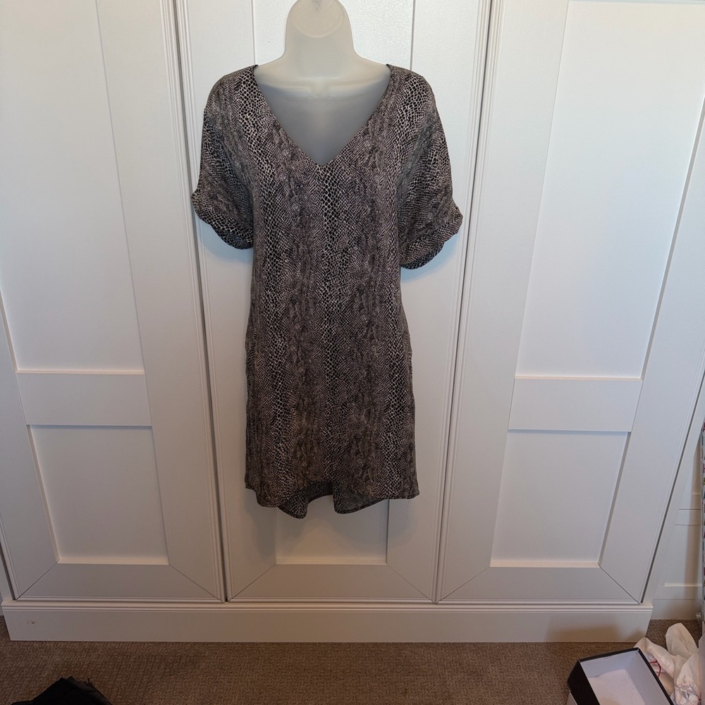 Peyton Jensen Snake Print V-Neck shift Dress. Size medium.